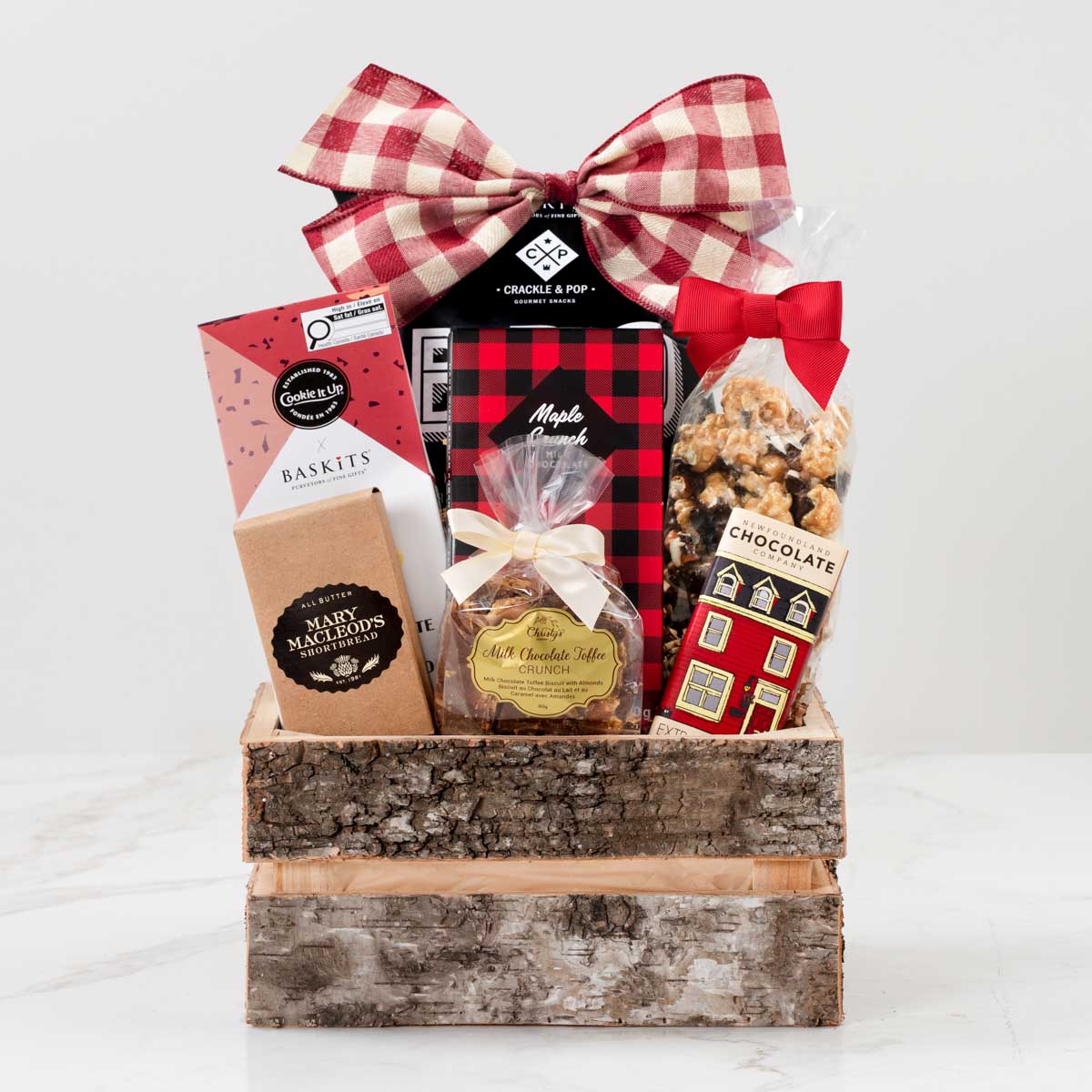 The Canadiana L, a gourmet gift box featuring Chocolate Pop Sensation,Chocolate Chip Shortbread and Gourmet Canadian Favorite items.