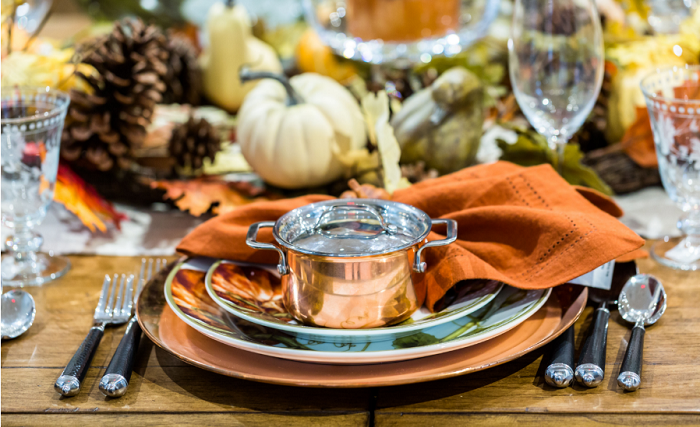 Thanksgiving table resized 700x427